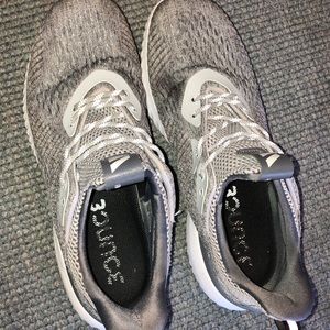 Adidas Alpha-bounce tennis shoes